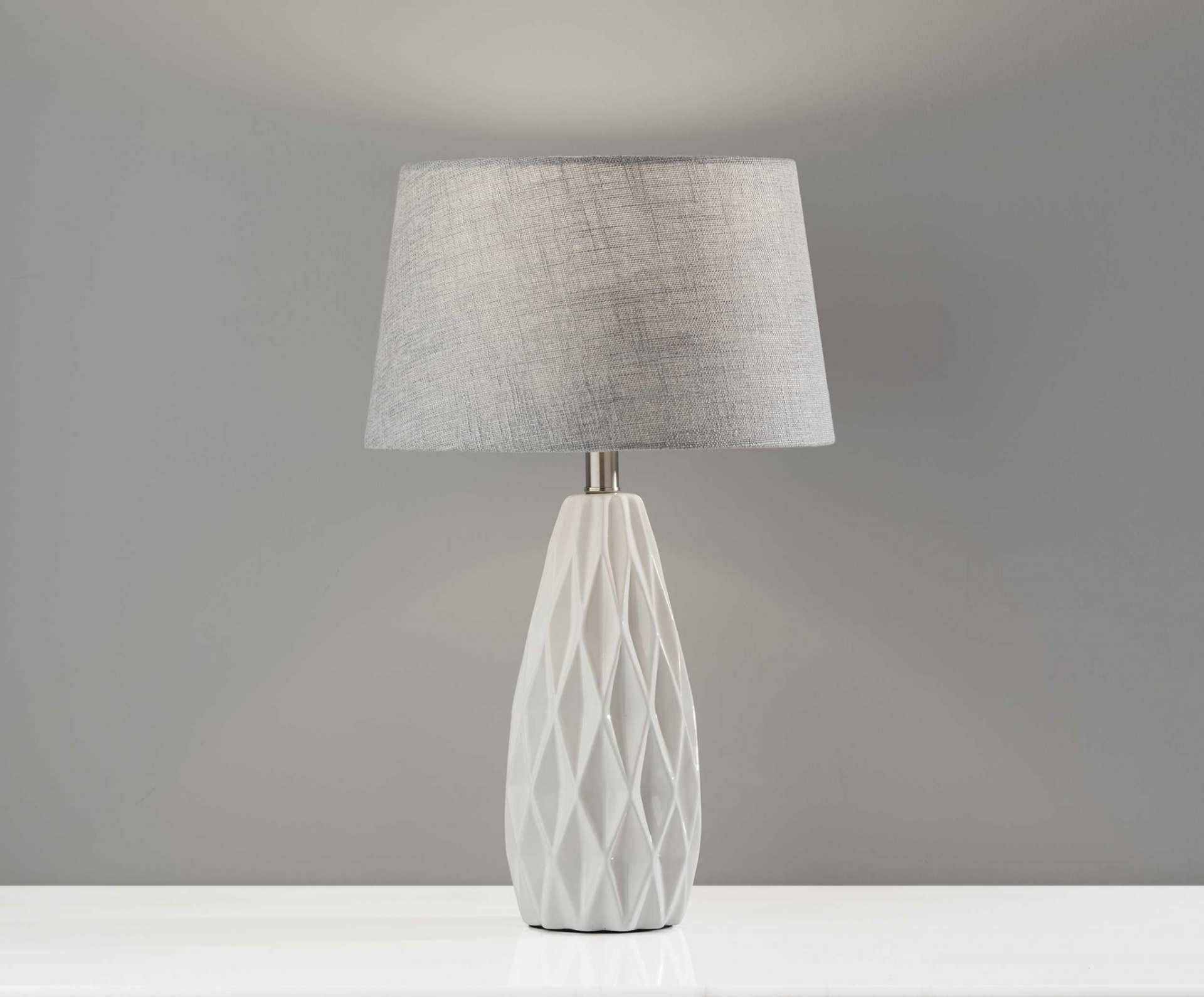 Elegant Geometric Design Ceramic Table Lamp (22.5"H)