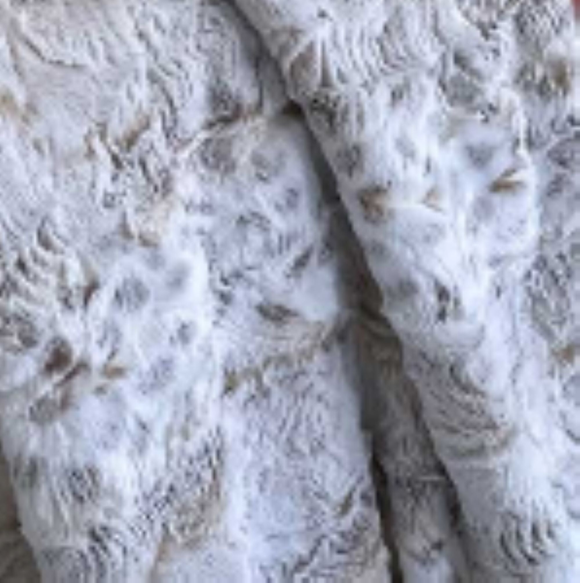 Experience Luxury with Plush Faux Fur Throw Blanket